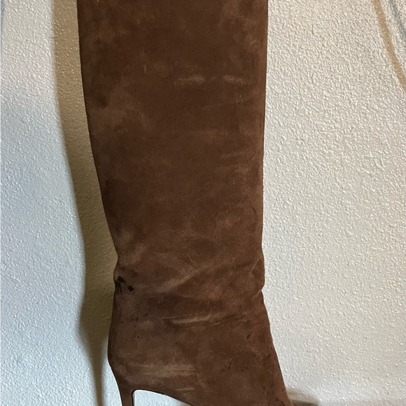 Gucci suede mid-calf Boots they have little stein on front - Picture 7 of 10